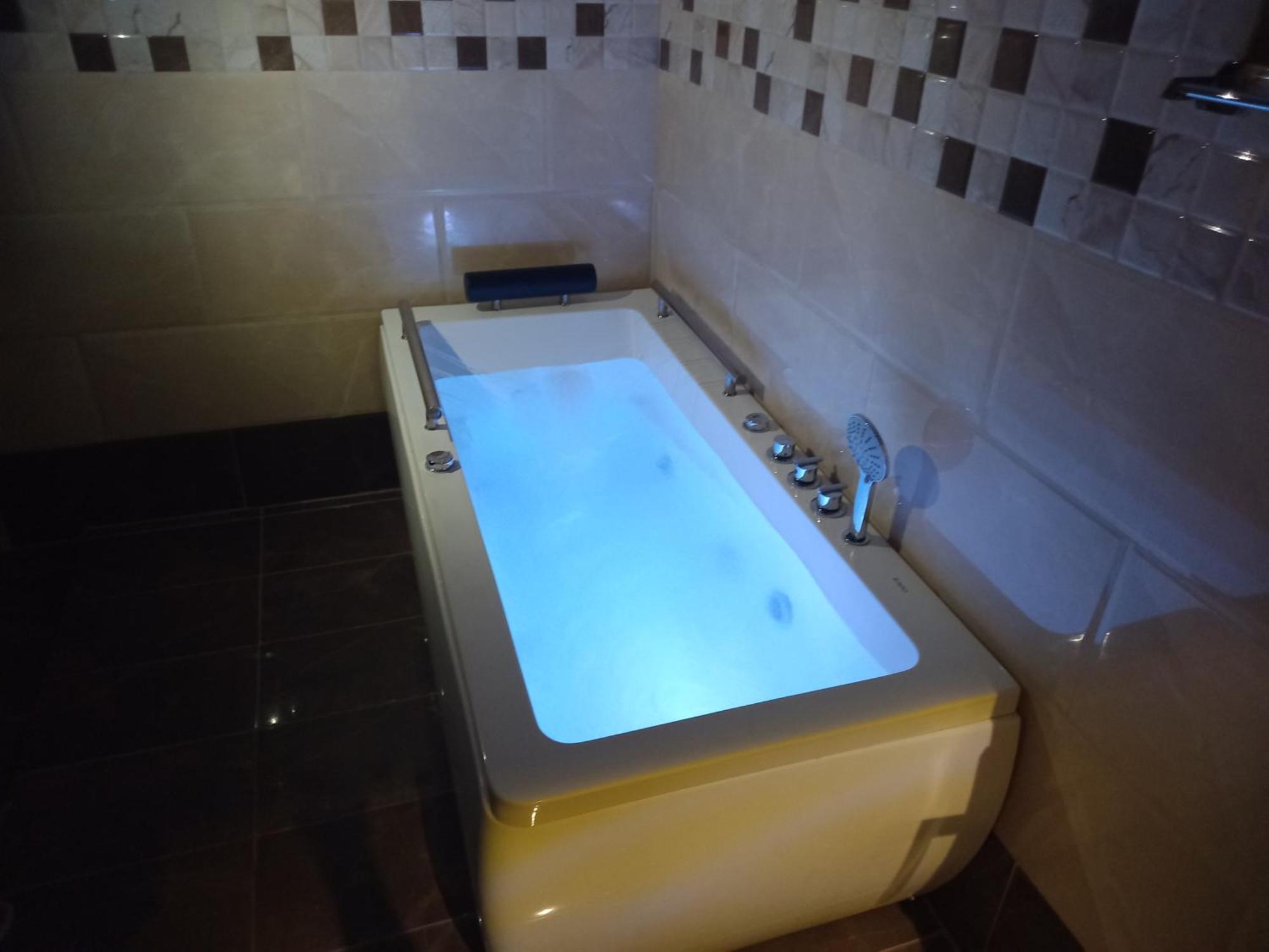 Talin Ghernatah Hotel *